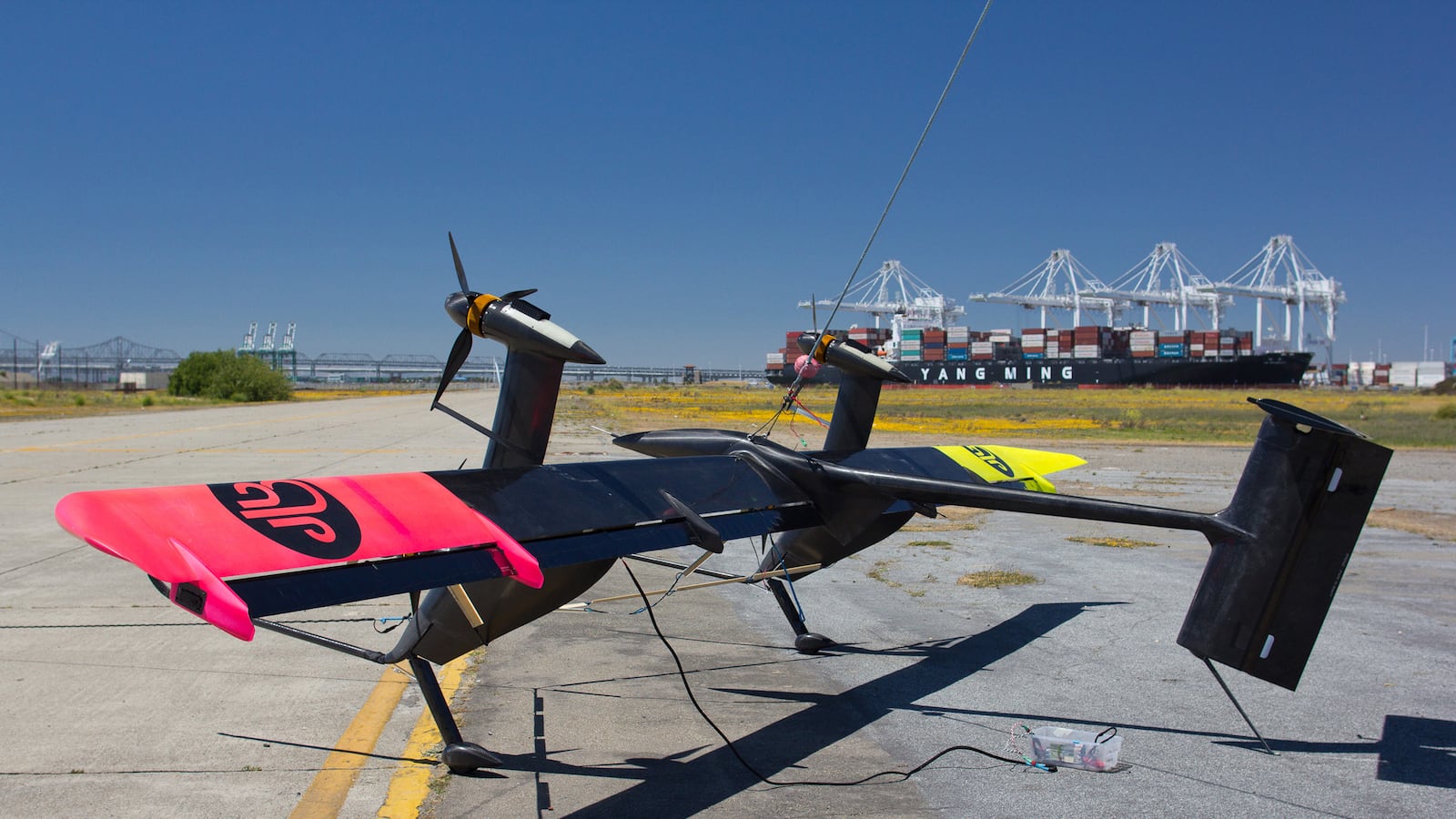 articles/2013/05/28/google-buys-flying-wind-turbine-company-makani-power/130528-makani-power-tease_vp8nbk