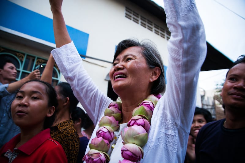 galleries/2013/11/23/mu-sochua-and-monks-protest-in-cambodia-s-political-spring/131115-cambodia6_czbzpb