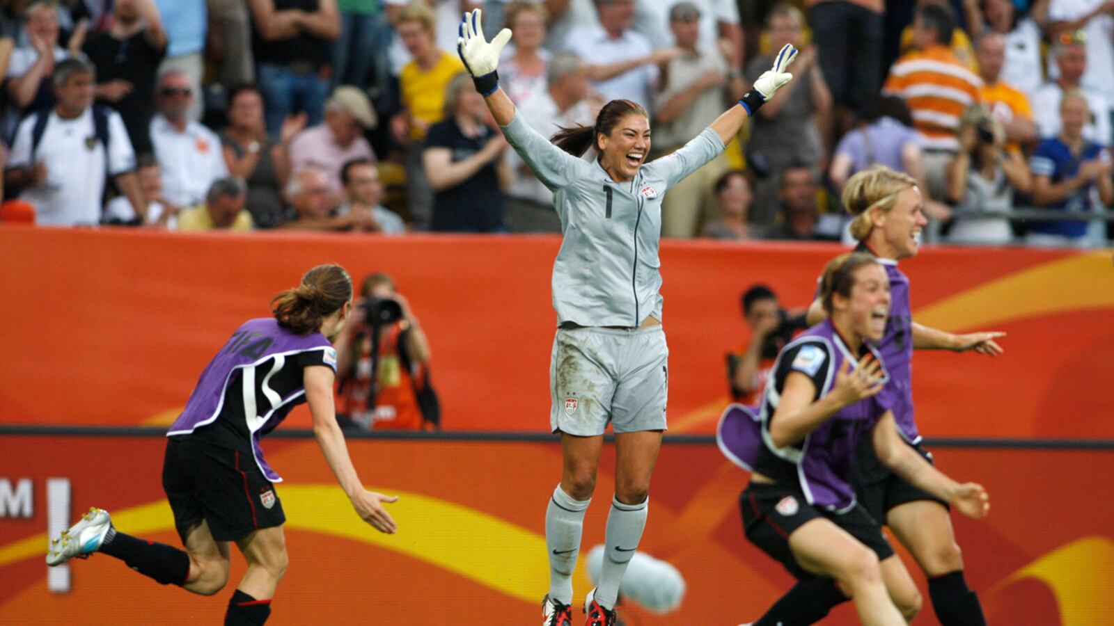 cheats/2011/07/10/u-s-women-in-world-cup-semifinals/world-cup-cheat_ekub6l