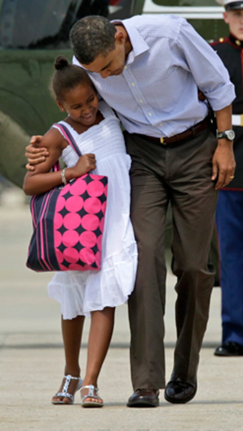galleries/2009/08/23/obama-family-trips/obamas-on-vacation-15_adxss0