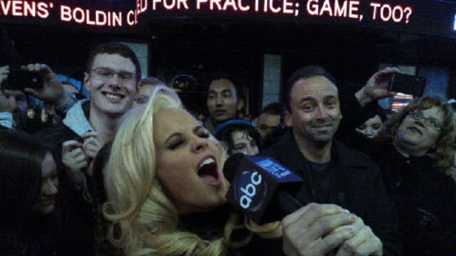 cheats/2012/05/18/jenny-mccarthy-posing-nude-in-playboy/twitpics-jenny-mccarthy_hj79jx