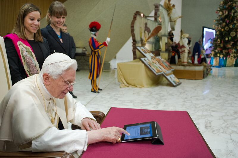 articles/2012/12/12/omfg-the-pope-s-on-twitter/nadeau-pope-tweets-tease-embed_xy9igk