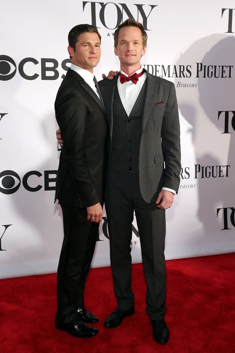 galleries/2013/06/09/tony-awards-red-carpet-2013-neil-patrick-harris-more-photos/130609-tonys-npharris_yartyq