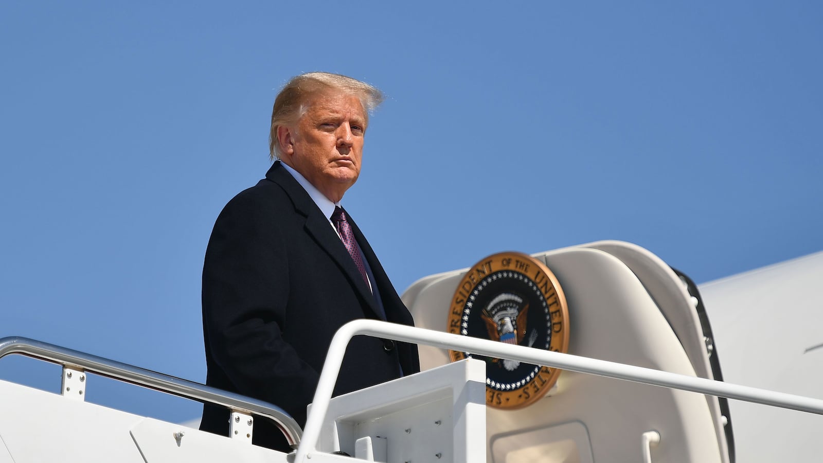 201002-no-wake-up-call-hero_q1bmwd