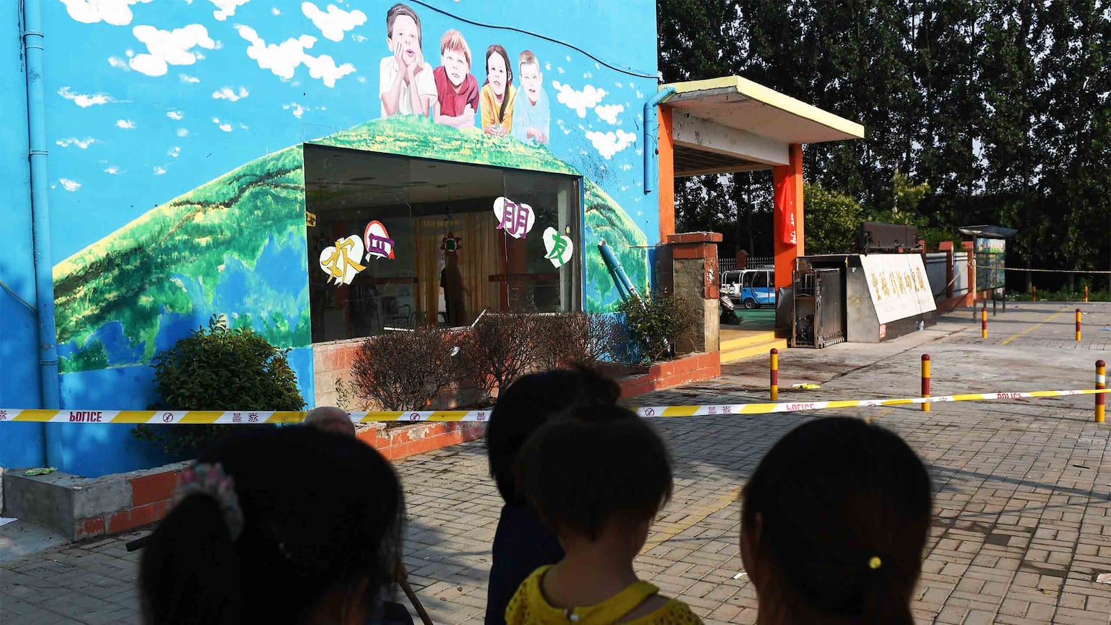 170618-hong-kindergarten-china-attack-tease_yz609w