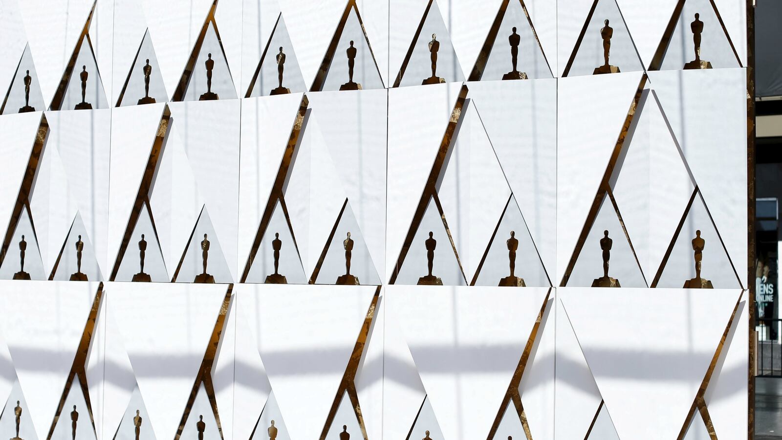 articles/2016/02/28/how-to-watch-the-2016-oscars-live-stream-online/160228-oscars-stream-tease_k60ry6