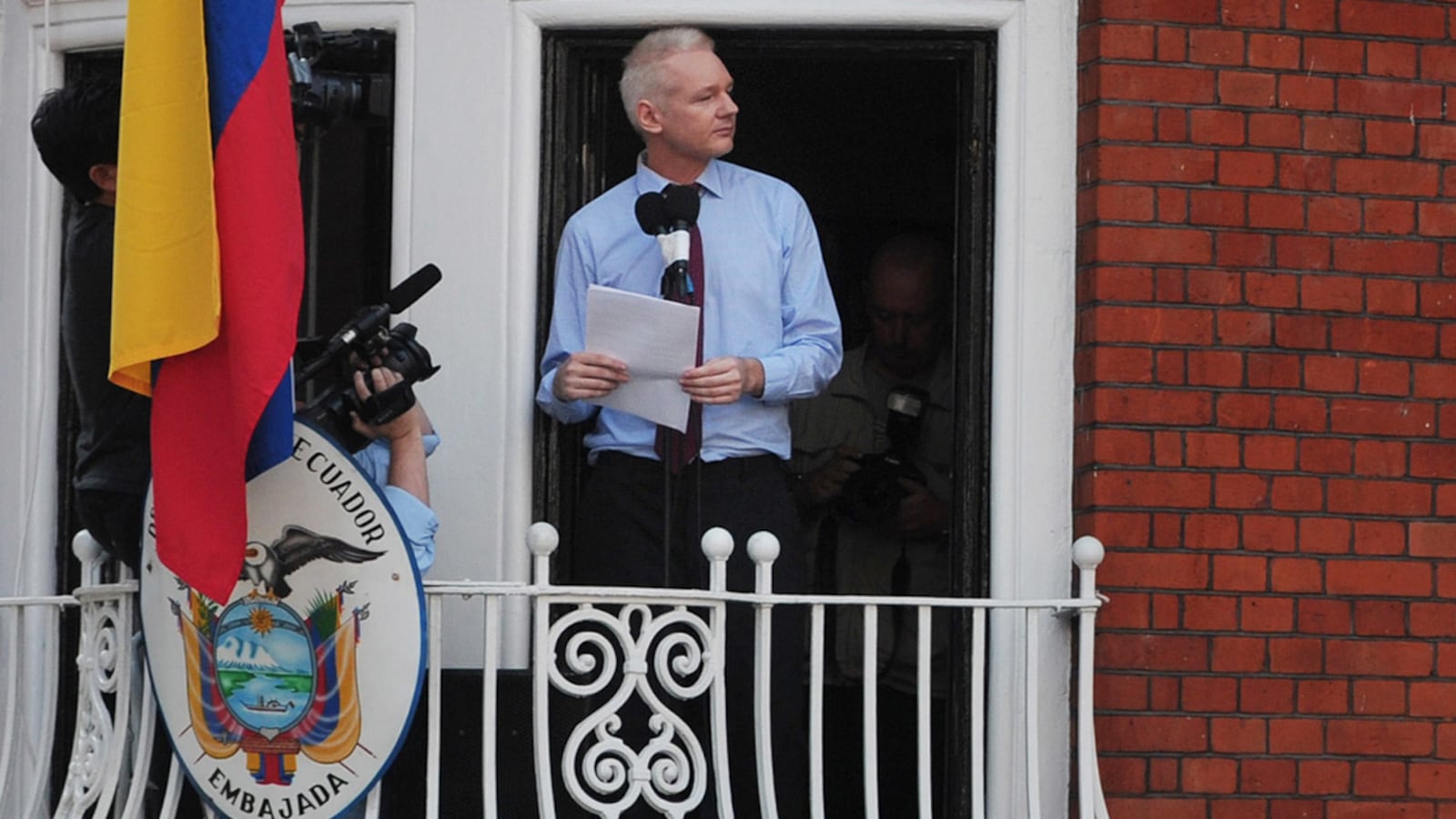 articles/2012/08/19/assange-makes-his-case-in-london-embassy-speech/assange-speech-ecuadorian-embassy-jukes_tke8xk