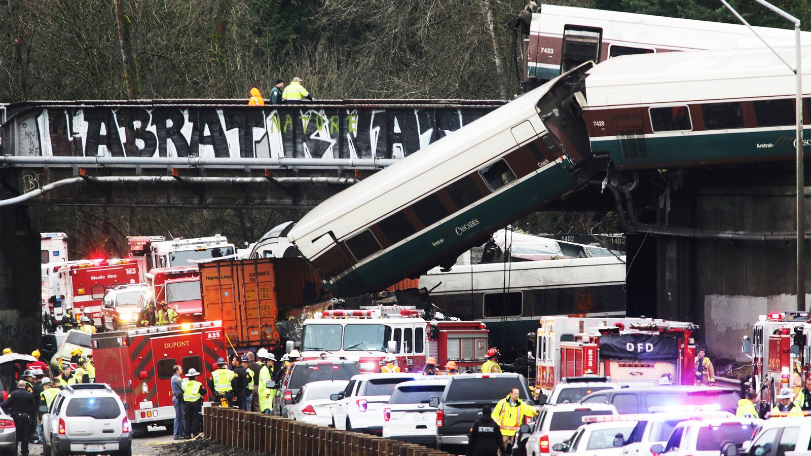 18-AMTRAK-TEASE_zarahv