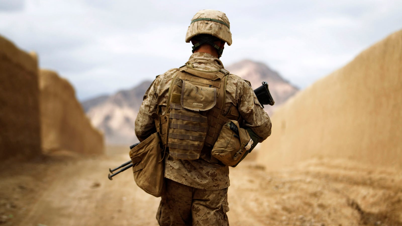 180205-LaPorta-Laverty-marines-tease_aexqdd