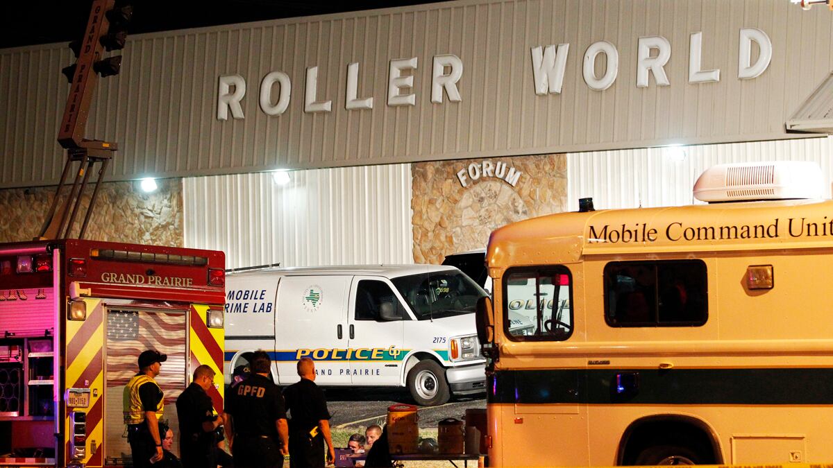 cheats/2011/07/24/gunman-kills-6-at-texas-roller-rink/roller-rink-shooting-cheat_ltb42a