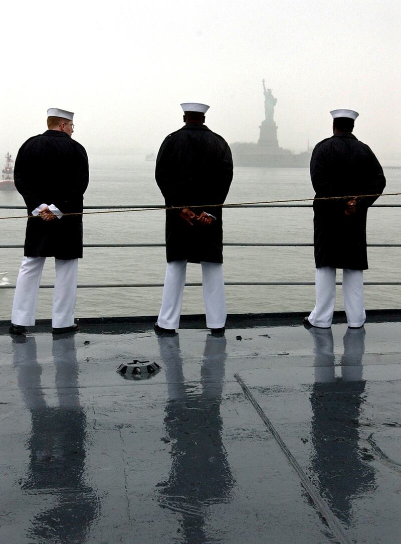 galleries/2013/04/13/say-it-ain-t-so-sequester-why-we-love-new-york-s-fleet-week-photos/130412-fleet-week6_vavnd7