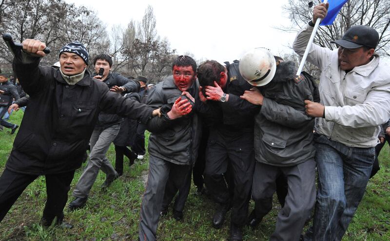 galleries/2010/12/29/the-year-in-pictures-2010/year-in-pictures---kyrgystan-riots_h2jmli