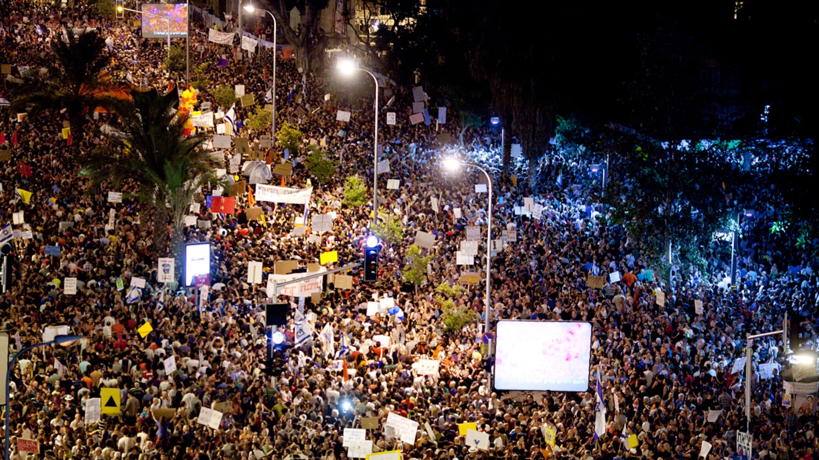 cheats/2011/08/06/200-000-israelis-protest-living-costs/israel-housing-protests-cheat_d2ayhz