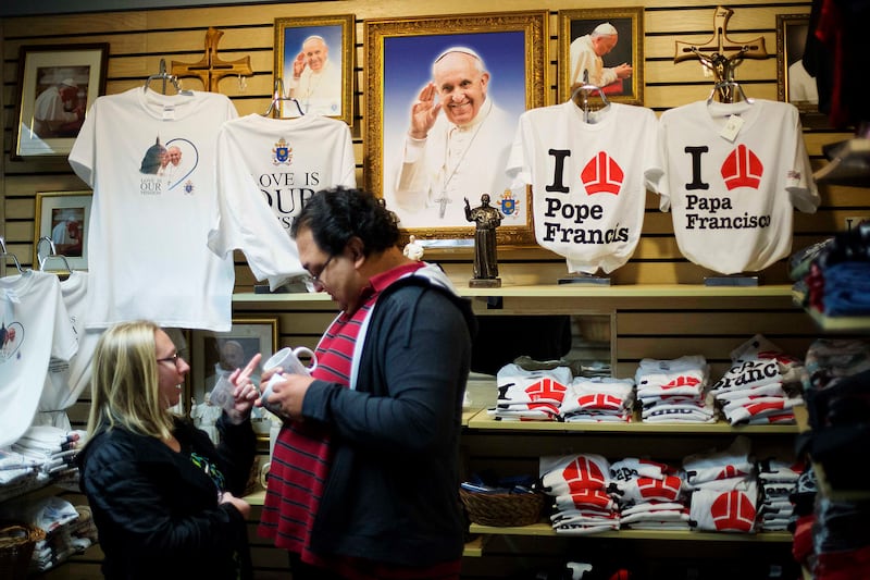 galleries/2015/09/23/holy-swag-pope-francis-anti-capitalist-inspires-capitalists-photos/150923-pope-francis-swag-2_mmlqxc
