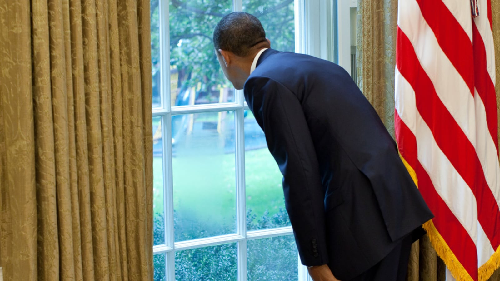 articles/2011/11/20/secret-service-struggles-to-prevent-shootings-at-the-white-house/obama-white-house-shooting-roston_yvglvw