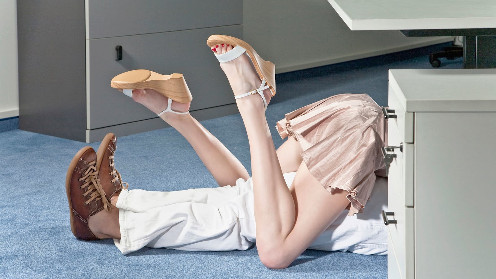 articles/2017/02/26/is-the-guide-to-getting-it-on-the-best-sex-ed-book-ever/170225-stein-getting-it-one-tease_rkppof