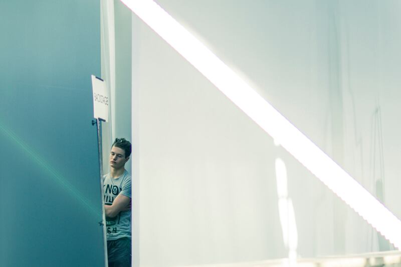 galleries/2012/07/02/men-s-fashion-week-in-paris-spring-2013-backstage-photos/paris-fashion-tachman-lim-208_jxdbte