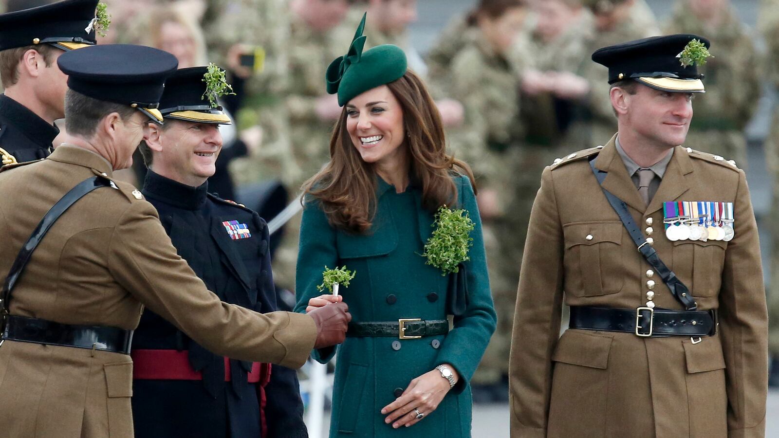 articles/2014/03/17/kate-middleton-decked-out-for-st-patty-s-day-vogue-editor-defends-skinny-cover-models/140317-kate-middleton-cheat_dadmod