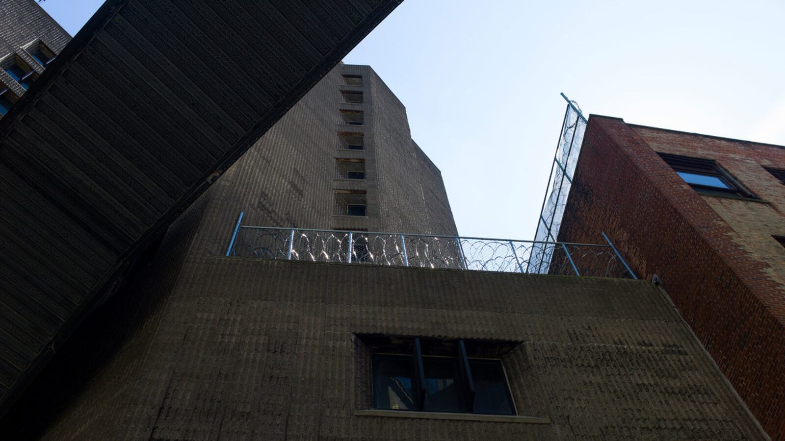 200329-metropolitan-correctional-facility-hero_nit42z