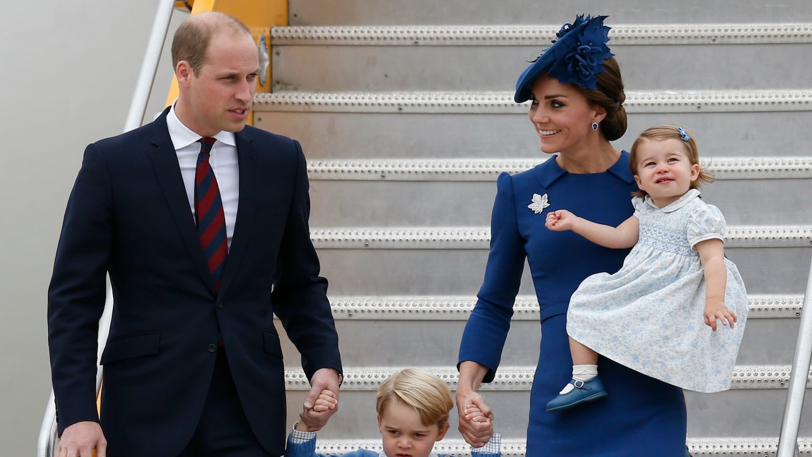 articles/2016/09/24/kate-middleton-prince-william-prince-george-and-princess-charlotte-touch-down-in-canada/160924-sykes-tease_pmveo4