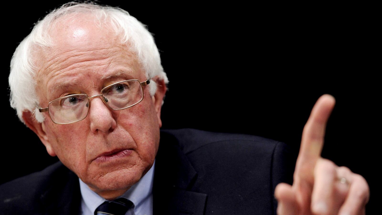 cheats/2015/12/19/bernie-sanders-gets-data-access-back/151219-bernie-sanders-access-cheat_qblqqn