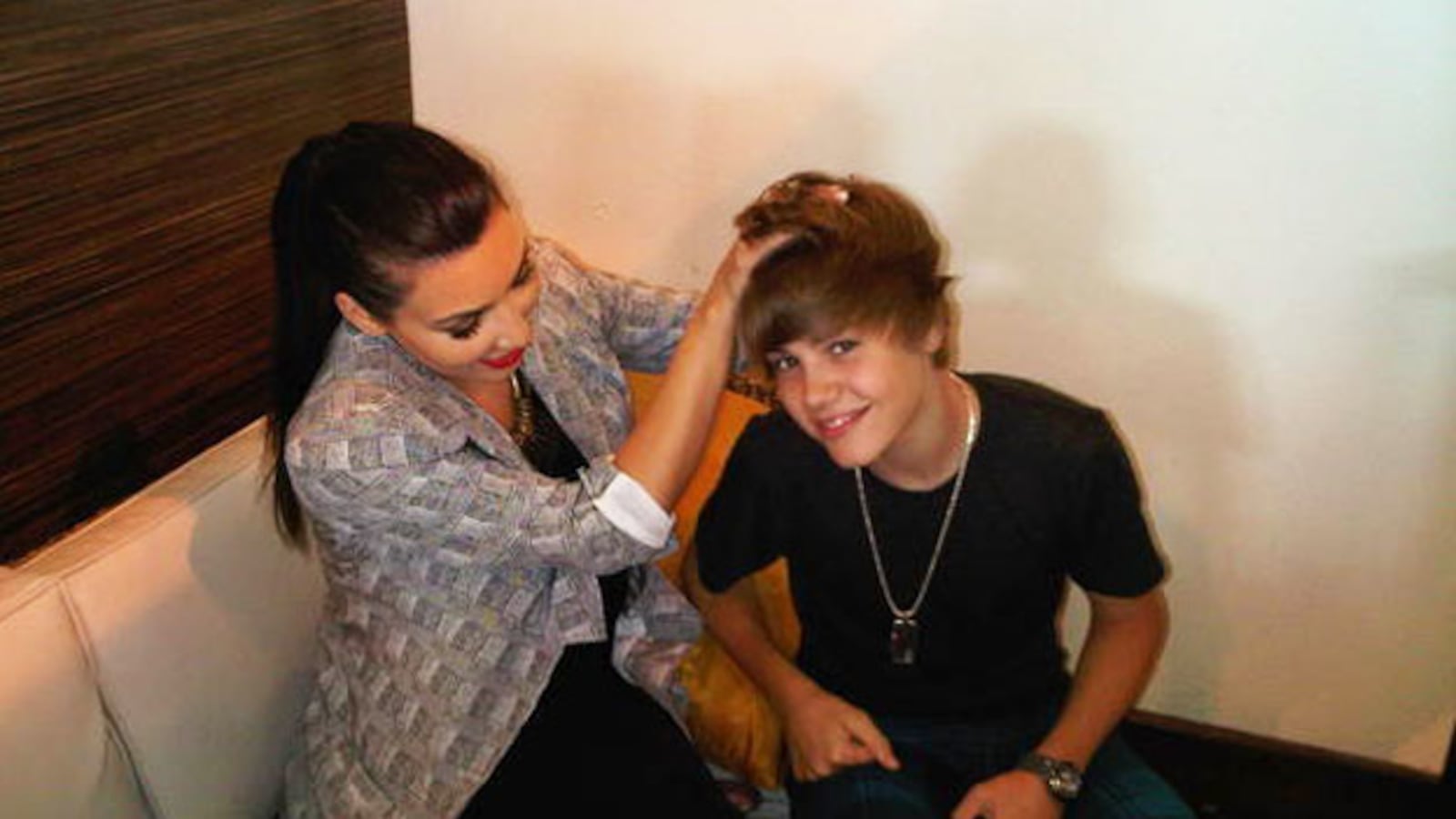 galleries/2010/06/17/celebrity-twitpics/twitpikardashian--1_ubp5jl