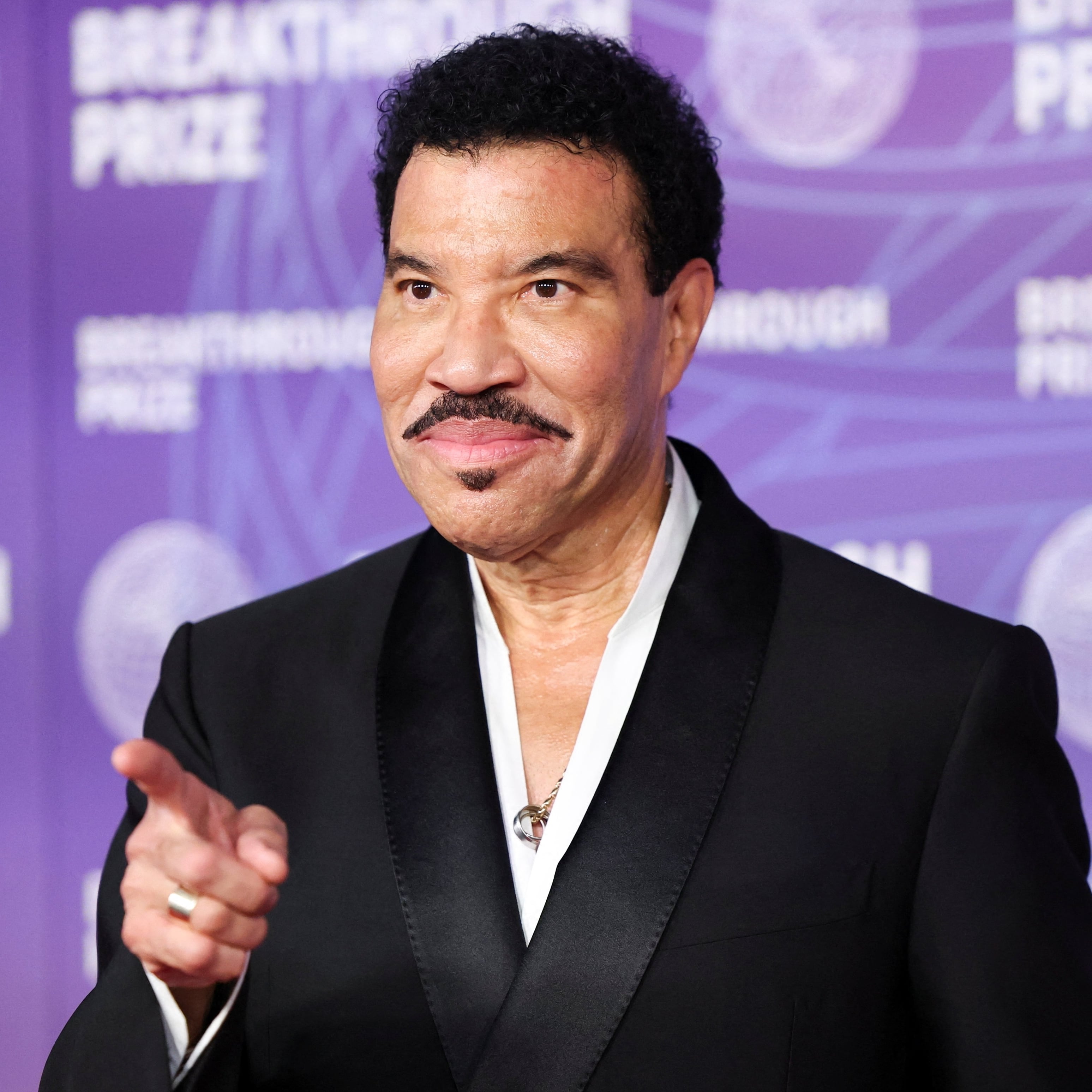 Lionel Richie, 77, Axes Shows After Onstage Health Scare