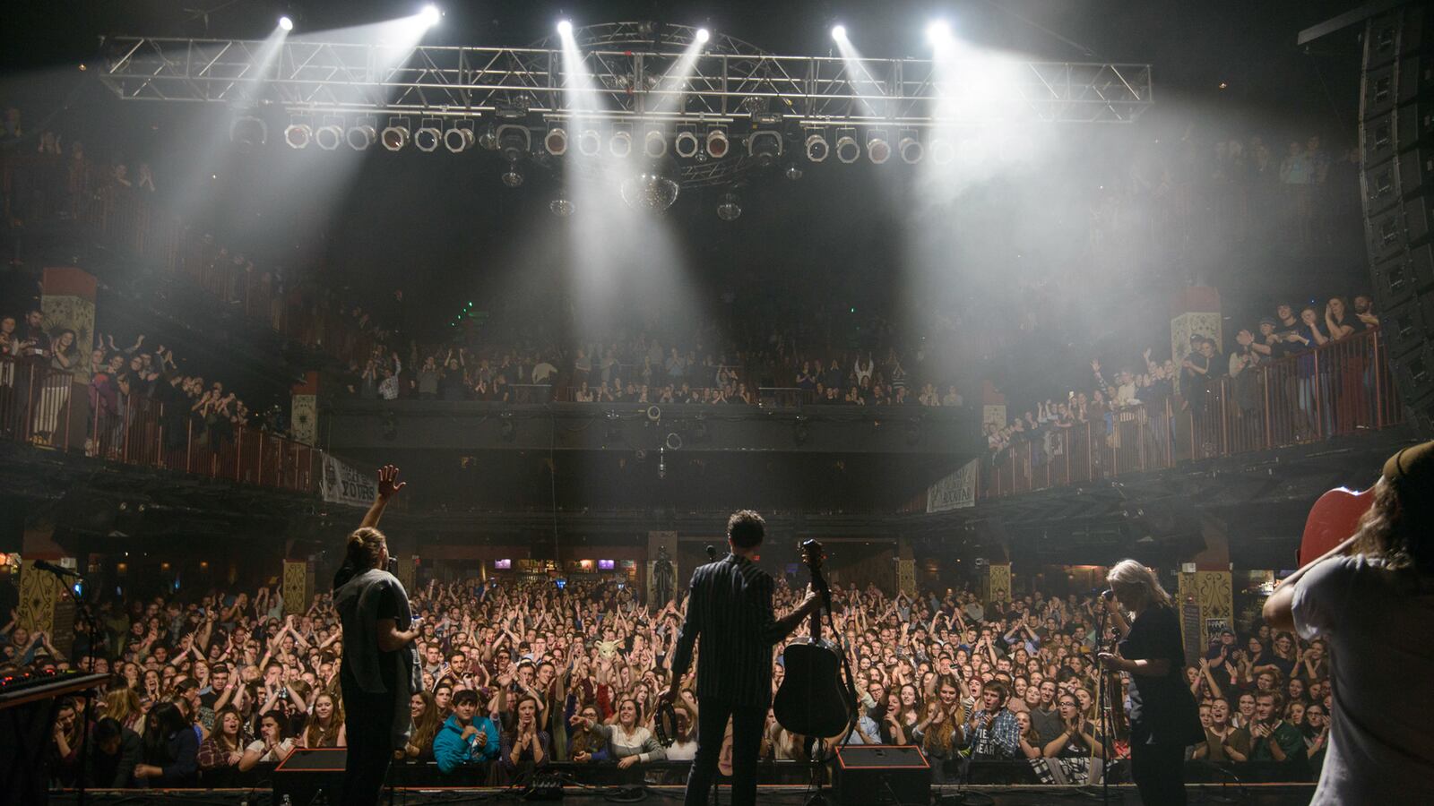 articles/2014/12/17/on-tour-with-the-head-and-the-heart-indie-rock-s-next-big-thing/141215-joiner-heart1_aisw4w