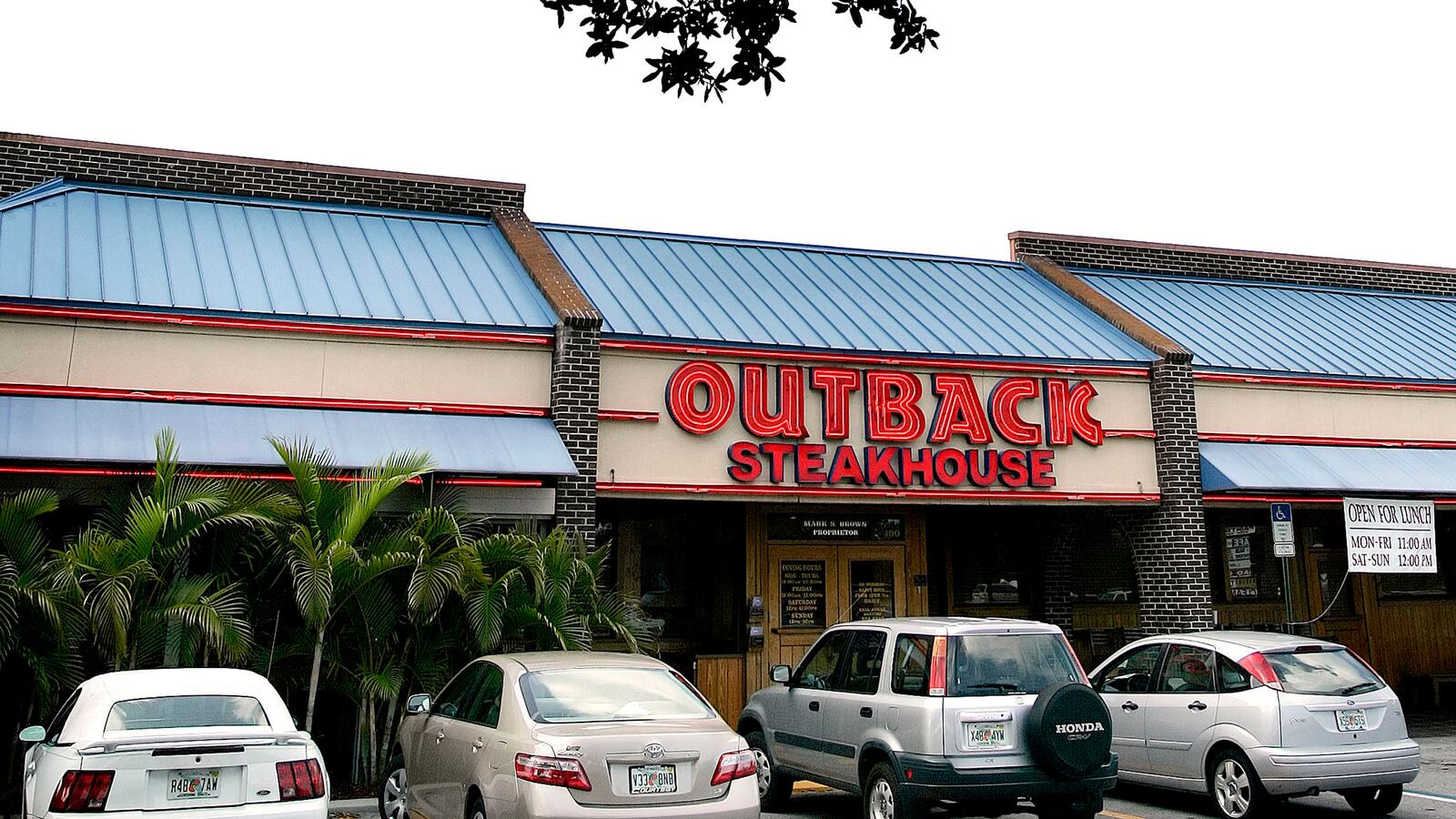 cheats/2013/07/18/zimmerman-jury-sequestration-perks/130718-outback-cheat_mwwk3z