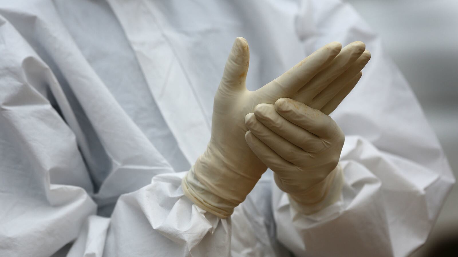 cheats/2014/10/14/gop-reps-ban-travelers-from-west-africa/141014-ebola-cheat_o4233j