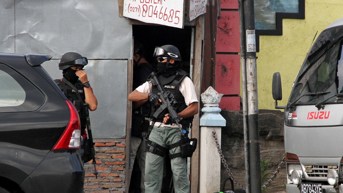 cheats/2012/10/27/eleven-suspected-terrorists-arrested/indonesian-terror-arrests-cheat_uxca51