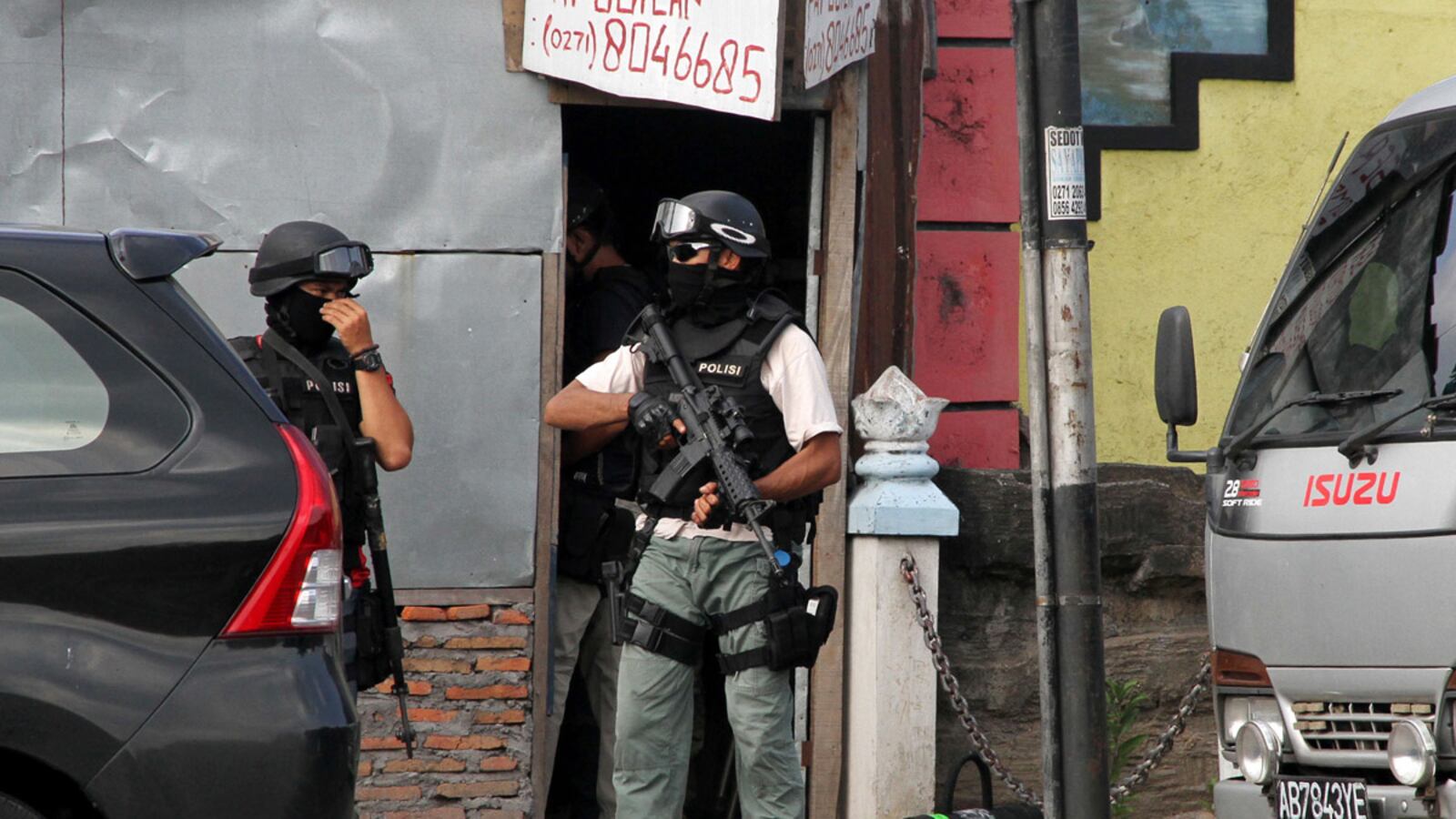 cheats/2012/10/27/eleven-suspected-terrorists-arrested/indonesian-terror-arrests-cheat_uxca51