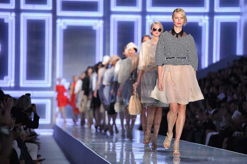 galleries/2011/09/30/paris-fashion-week-spring-summer-2012-photos/dior1-paris-fashion-photos_cadkyo