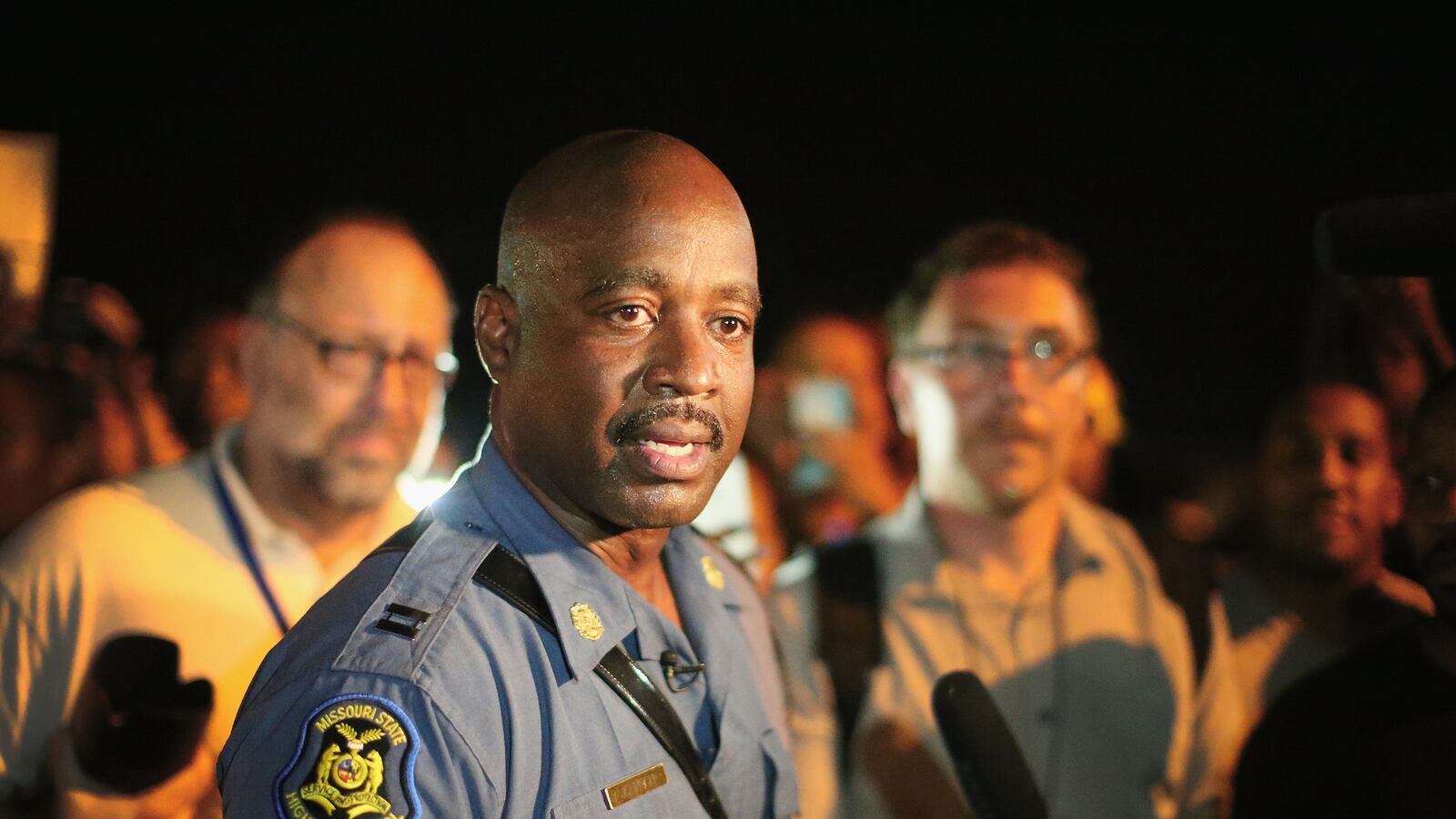 articles/2014/08/15/an-uneasy-peace-falls-on-ferguson-after-local-cops-called-off/140814-glawe-ferg2-tease_t0aoit