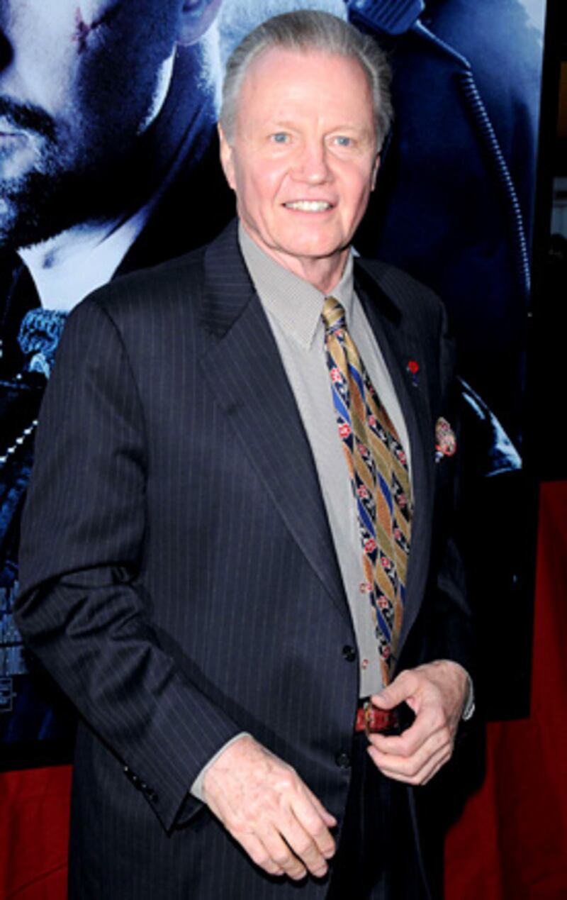 galleries/2009/12/31/celebrity-new-year-s-resolutions/celeb-ny-resolutions---jon-voight_oaq8ox
