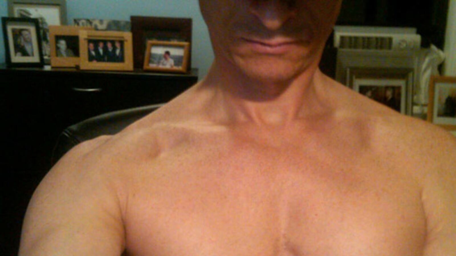 articles/2011/06/11/the-weiner-workout/anthony-weiner-photos-gallery-3_ncabck