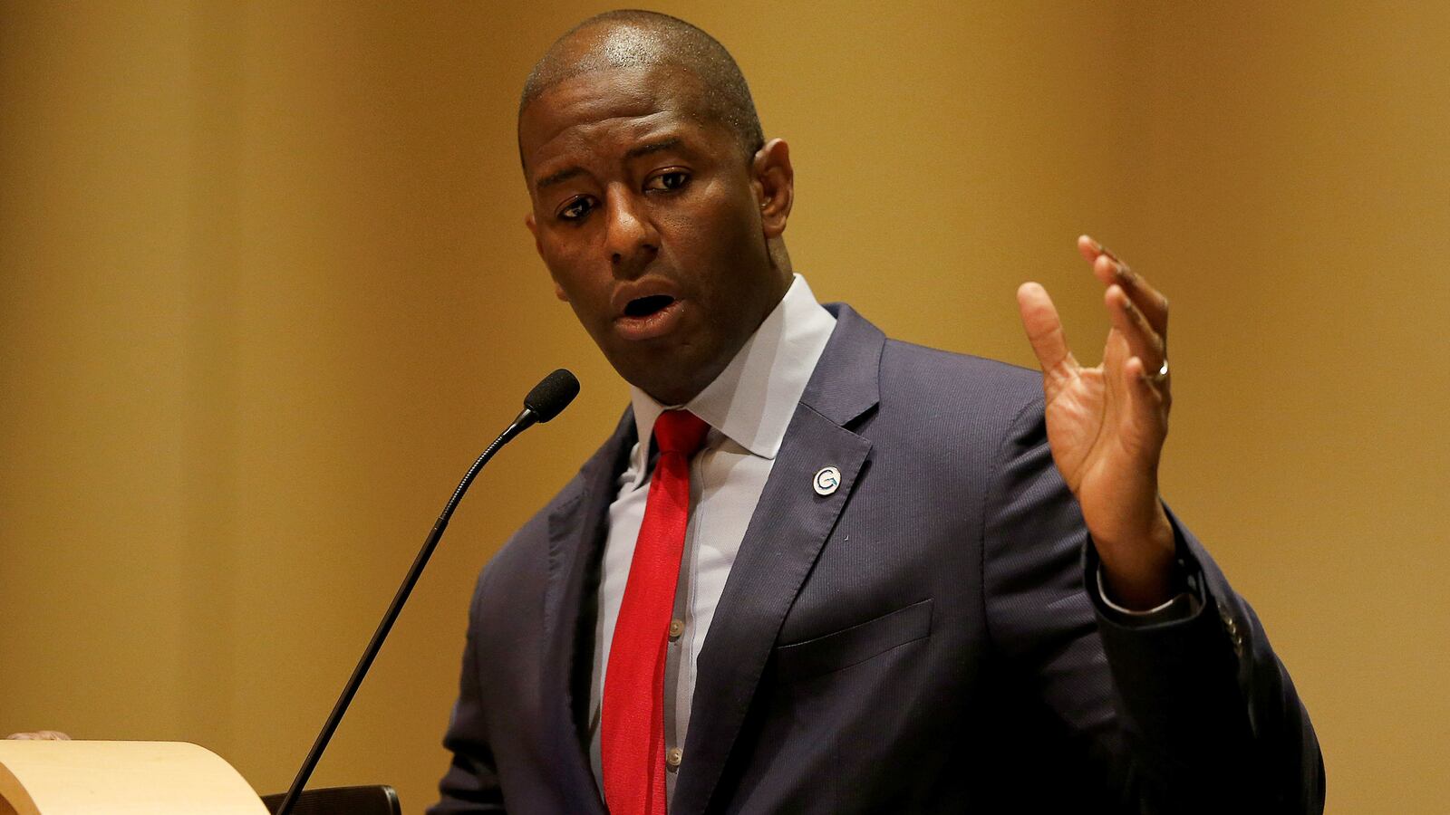 gillum_hillary_story_dhwnmx