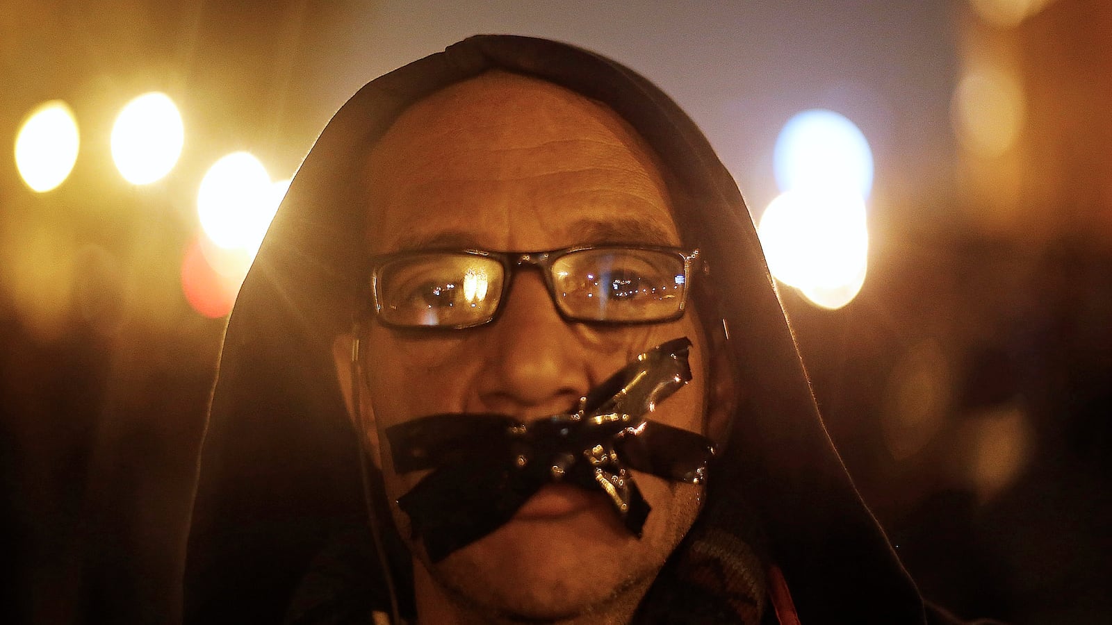 cheats/2015/01/13/court-mubarak-should-be-freed/150113-mubarak-trail-cheat_zmcork