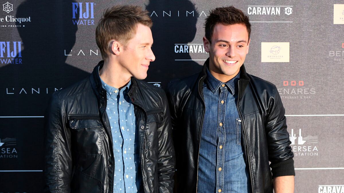 cheats/2015/10/01/diver-tom-daley-engaged-to-partner/151001-daley-engagement-cheat_pp6sv8