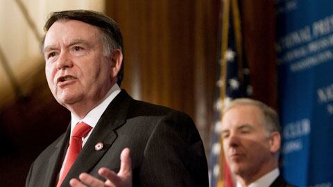 articles/2009/01/06/the-race-to-run-the-gop-gets-even-more-ridiculous/cox-rnc-debate---mike-duncan_9622_anhlkj