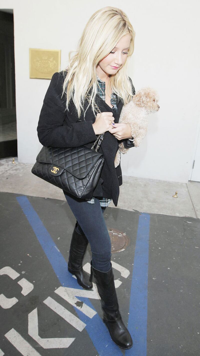 galleries/2010/01/13/celebrities-in-jeggings/jeggings---tisdale_ziwkai