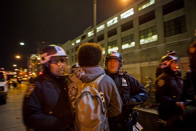 galleries/2014/12/05/day-2-scenes-from-the-eric-garner-protests-photos/141204-garner-12_yvuhjl
