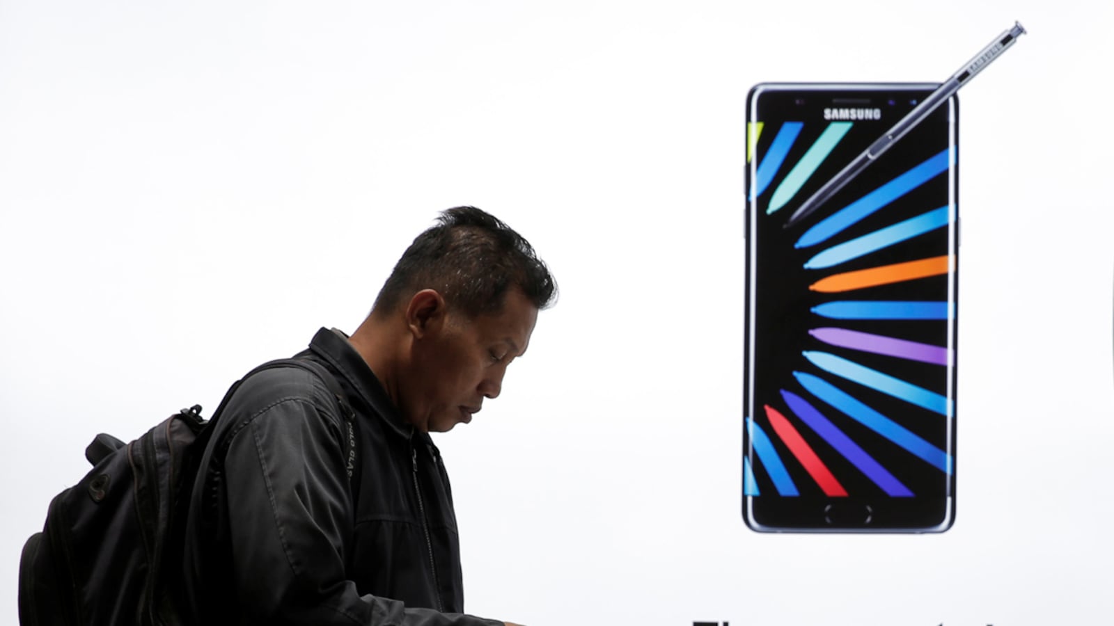 cheats/2016/10/11/samsung-halts-production-of-galaxy-7/161011-samsung-galaxy-7-cheat_iyvr8w