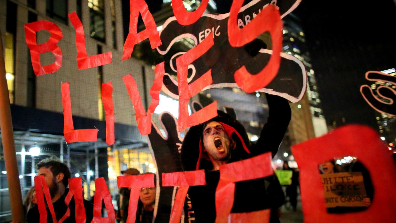 cheats/2014/12/05/blacks-have-sued-garner-s-killer-before/141205-daniel-pantaleo-sucks-cheat_dnej4e