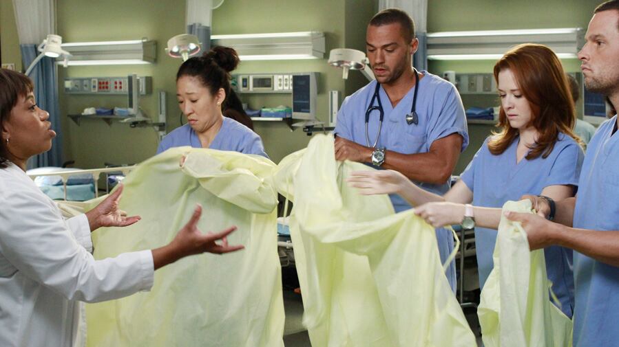 cheats/2012/12/20/surgeons-still-leave-items-in-patients/clffhangers-greys-anatomy-13_bmgcln