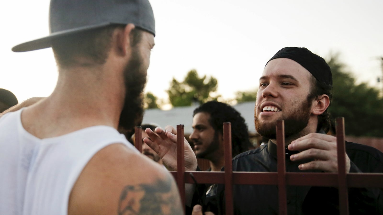 cheats/2015/05/30/anti-muslim-protesters-gather-in-arizona/150530-anti-muslim-cheat_molgfm