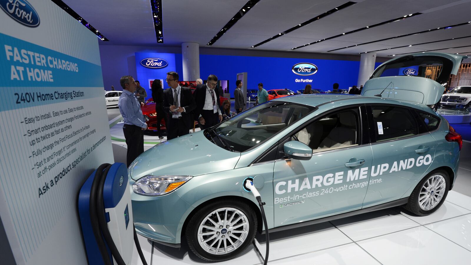 articles/2013/09/16/u-s-car-fleet-sold-in-august-most-fuel-efficient-ever/130916-green-cars-oconnor-tease_dsggbw