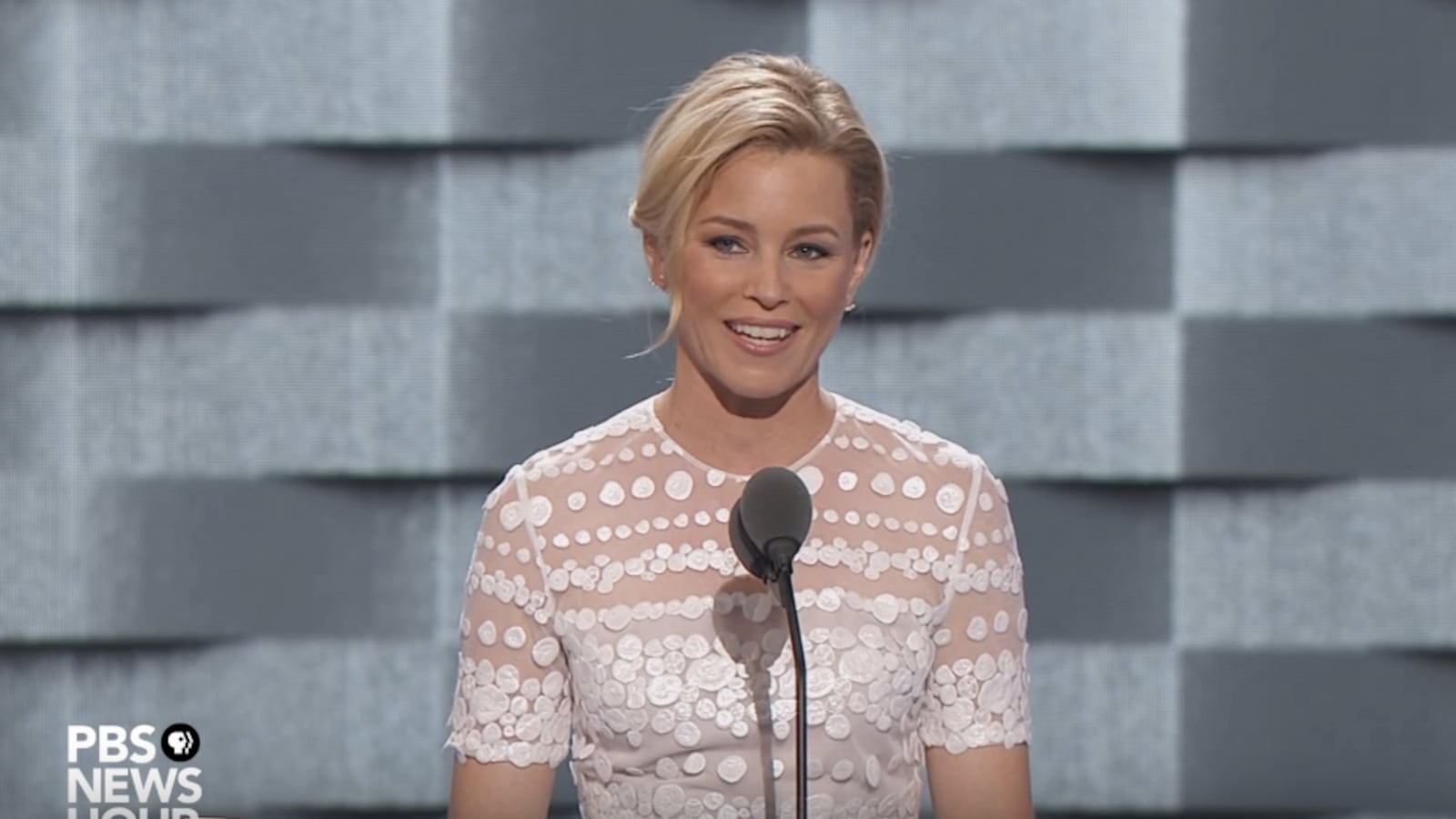 articles/2016/07/26/elizabeth-banks-trolls-trump-at-dnc-a-cruel-out-of-touch-reality-tv-star-who-wears-insane-wigs/160726-wilstein-elizabeth-banks-tease_jwjjuu