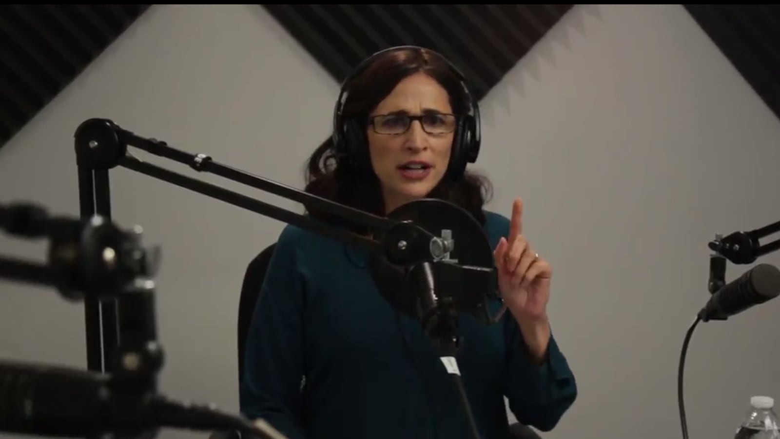 articles/2014/12/18/what-if-serial-has-no-ending/141218-viralvid-serial-tease_esjs5i