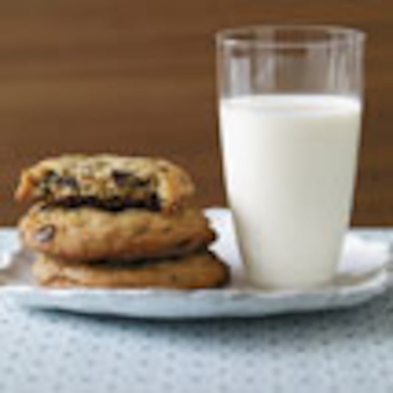 articles/2009/12/08/the-great-holiday-cookie-exchange/holiday-cookies---chocolate-chip_disieh